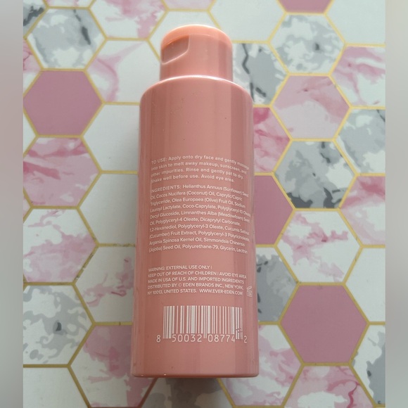 EVEREDEN Nourishing Facial Cleansing Oil - Picture 2 of 4